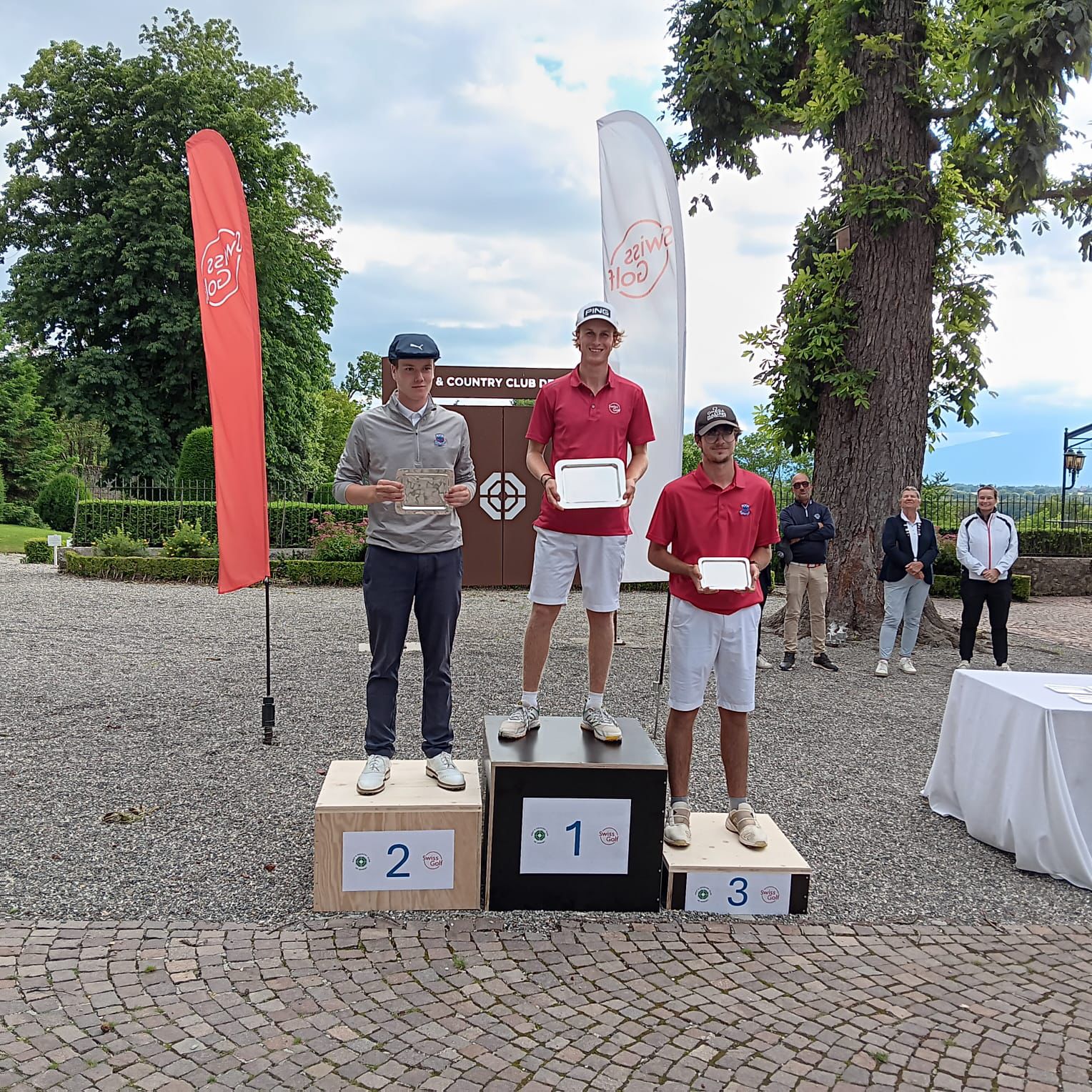 Joshua Hess wins at Swiss Junior