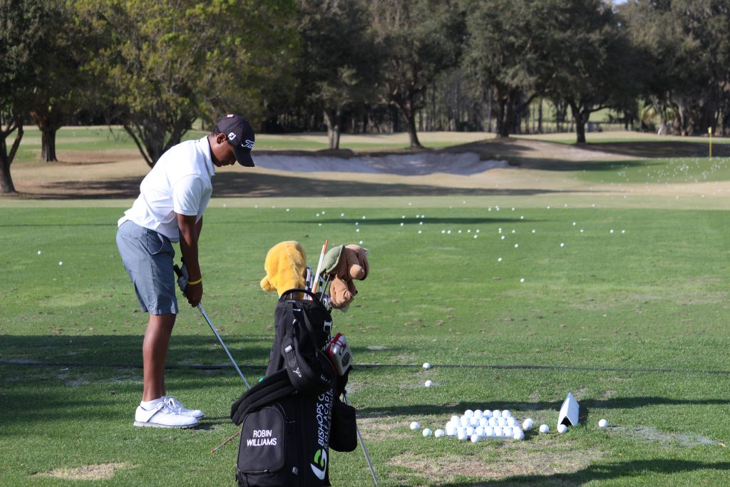 IJGA alumnus Robin Williams playing golf on range 021